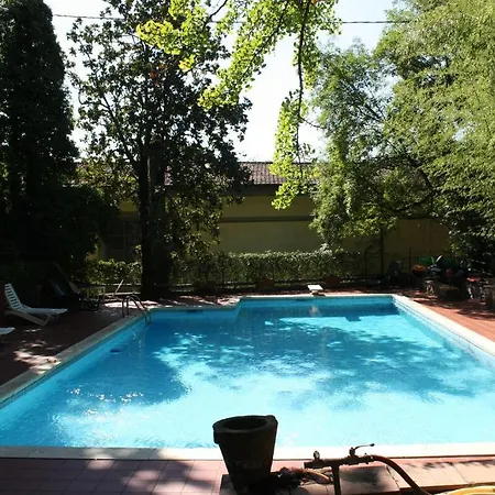 Bed & Breakfast La Nussa 4*