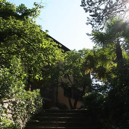 Bed & Breakfast La Nussa 3*